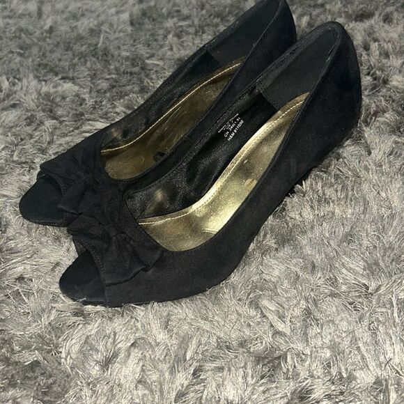 H&M Shoes - H&M heels size women’s seven, but fits like a 7 1/2